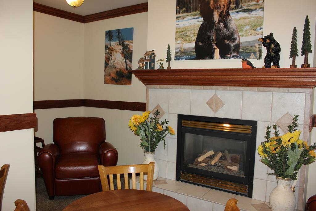 Yellowstone Lodge West Yellowstone Exteriör bild